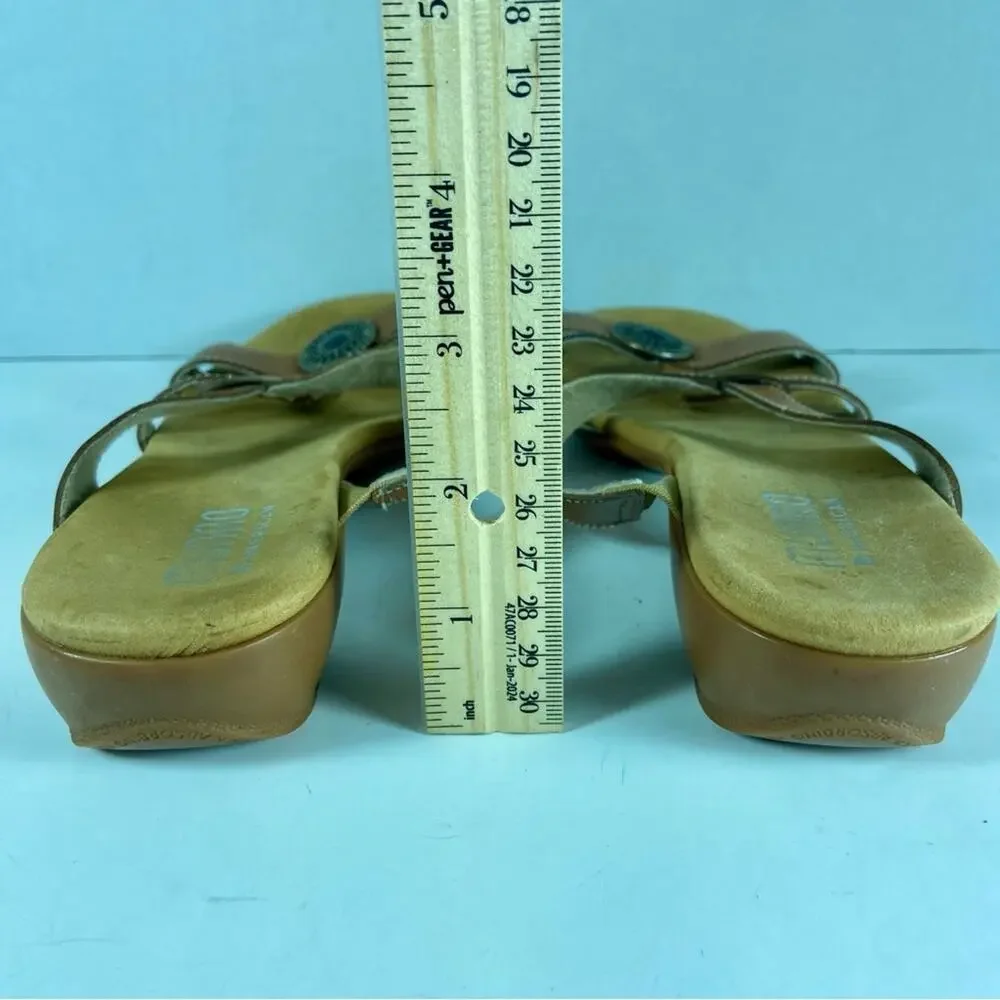 Munro‎ American Sandals Leather Wedge Medallion Brown 8.5